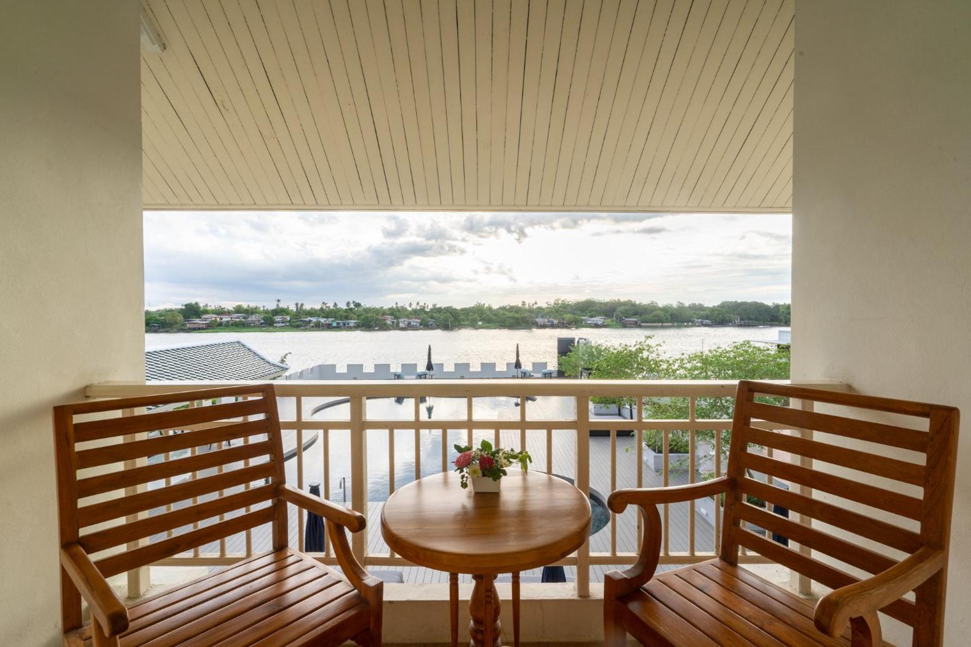 Kalanan Riverside Resort Nonthaburi Luaran gambar